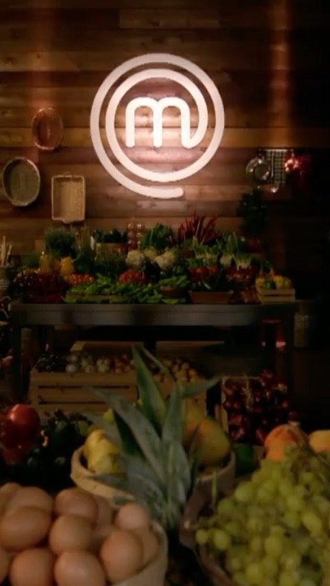 A donare colore, qualità e abbondanza alla dispensa della Masterclass ci ha pensato la Paparella Company!

Frutta e Verdura fresca e selezionata, scelta dai futuri chef italiani per sfidarsi fino all'ultimo piatto, anche in questa decima edizione di Masterchef.

Ecco qualche immagine dal programma, dove i nostri prodotti sono al centro della scena!

#masterchefit #paparellacompany #fruttaeverdura #fruitandvegetables #quality #colorsofnature #wholesalers #foodandbeverage #horeca #milano